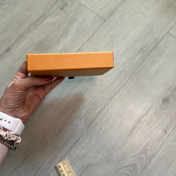 Louis Vuitton Wallet gift box - Picture 2 of 8